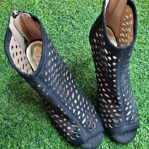 Thalia sodi black wedges, worn once size 8.5 FLAW